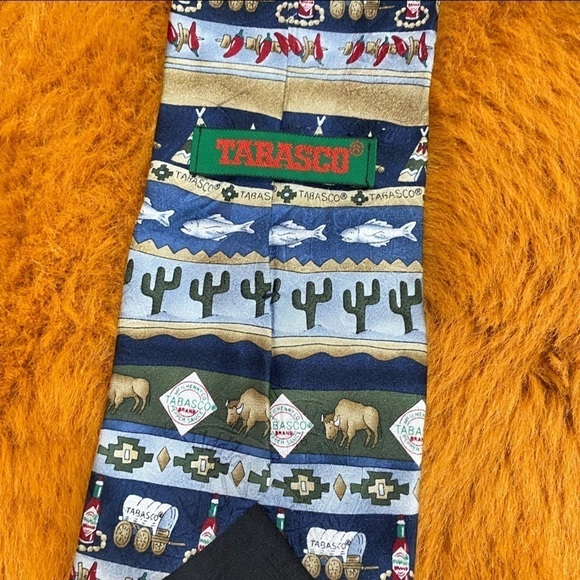 Wild west themed Tabasco sauce tie - Picture 3 of 6